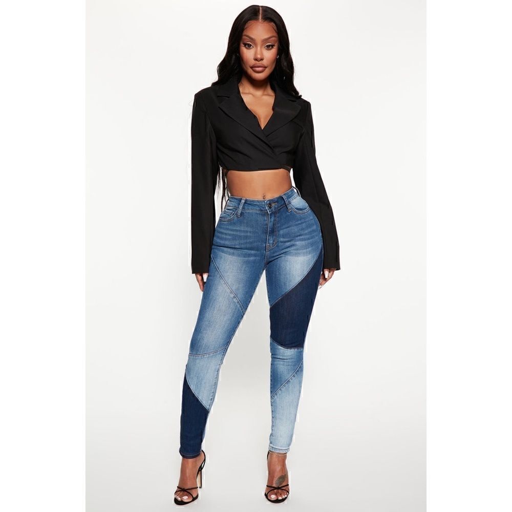 NWT Fashion Nova Stay In Line Mid Rise Skinny Jeans - Medium Wash, Size 5